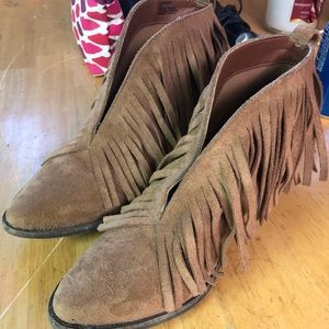 Size 8 coconuts by Matisse